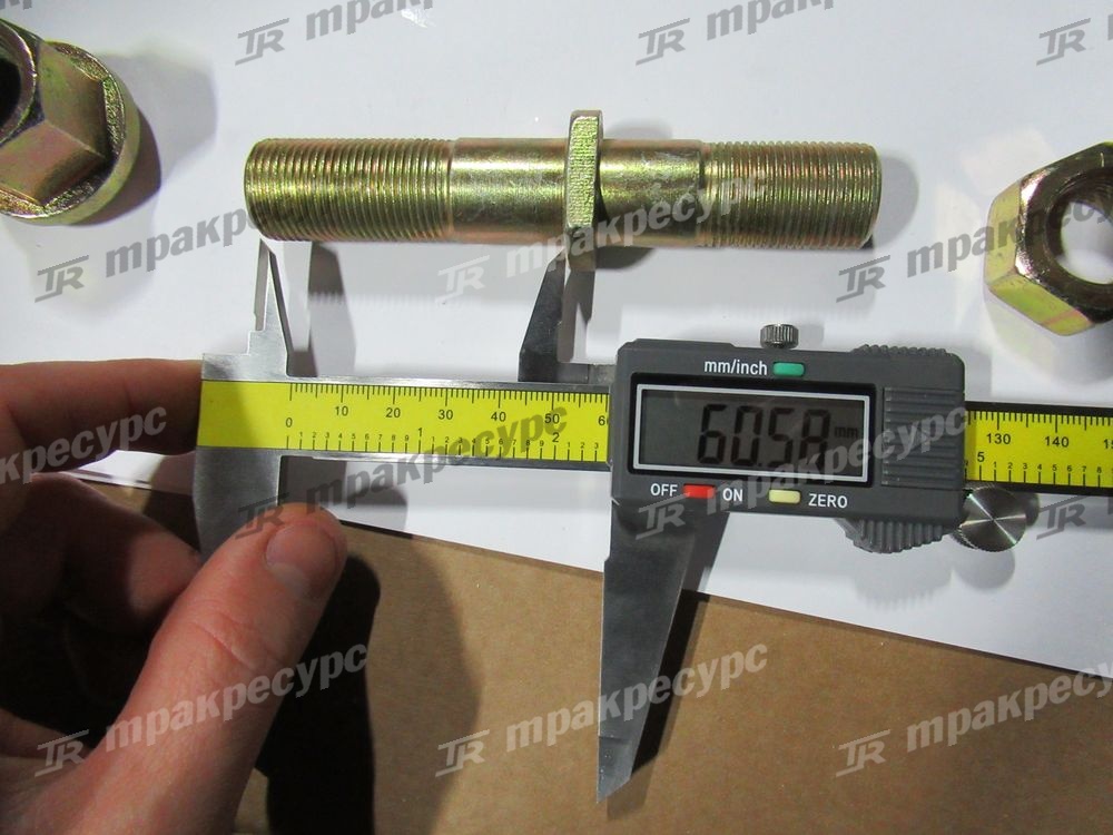 Шпилька колеса ведущего  колеса R450-110007-000 + N163-110015-000