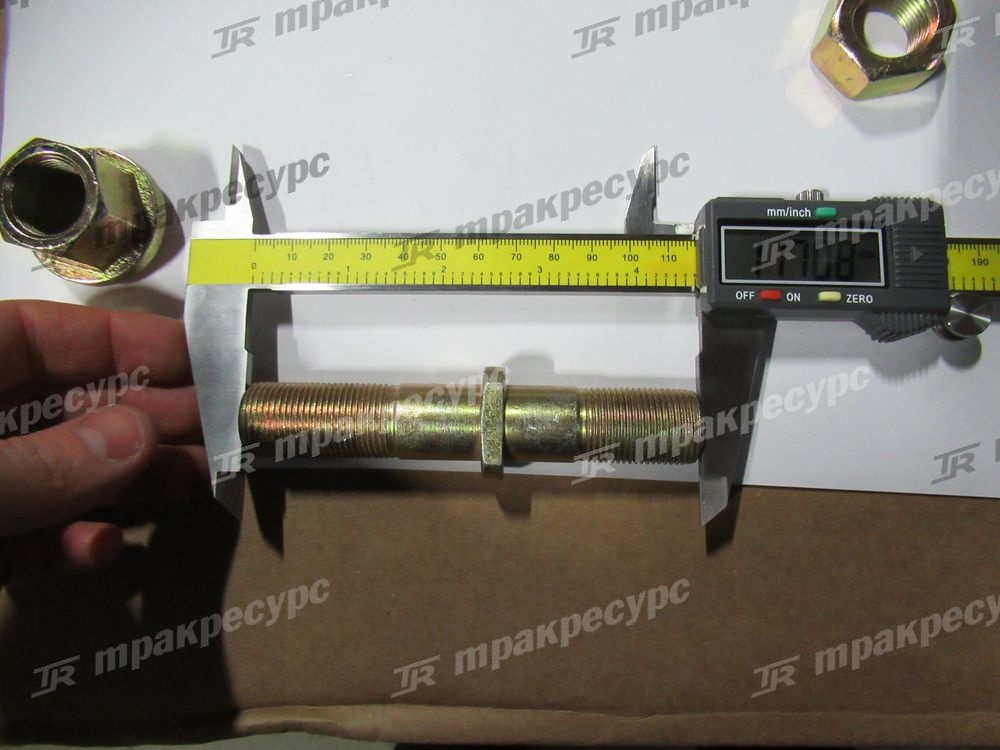 Шпилька колеса ведущего  колеса R450-110007-000 + N163-110015-000