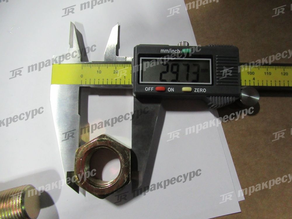 Шпилька колеса ведущего  колеса R450-110007-000 + N163-110015-000