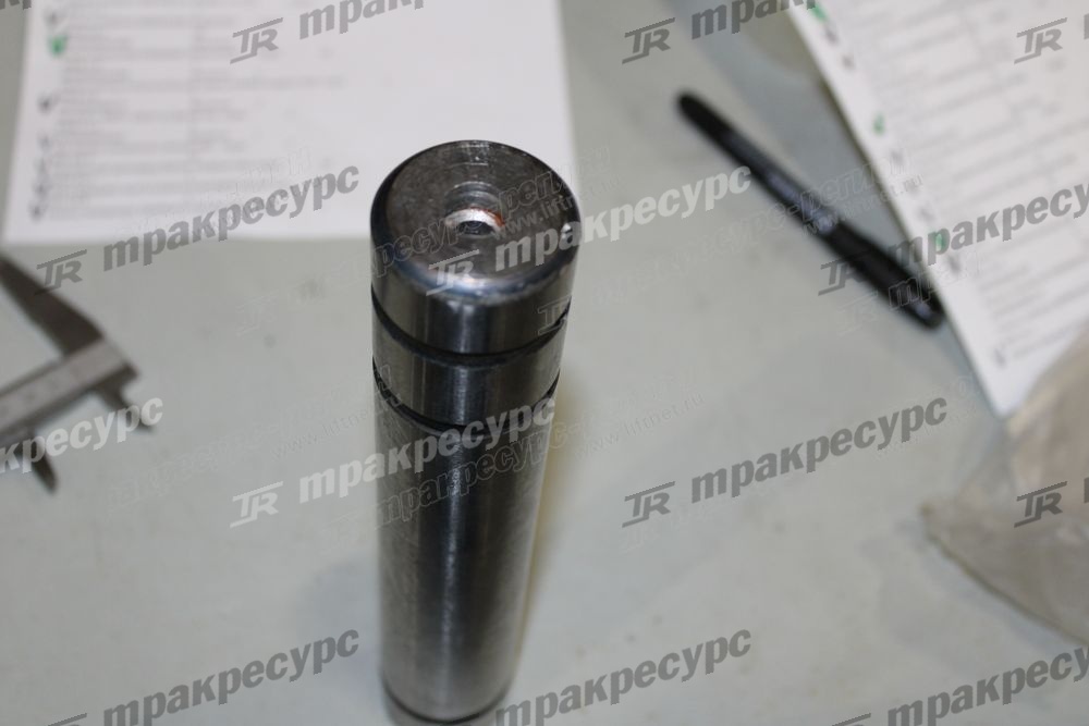 Ось кулака поворотного