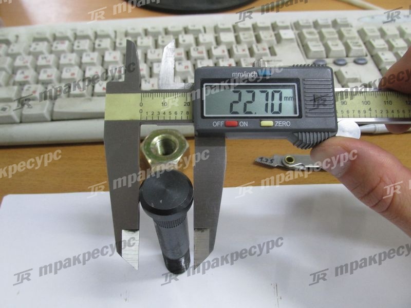 Болт 42483-23420-71