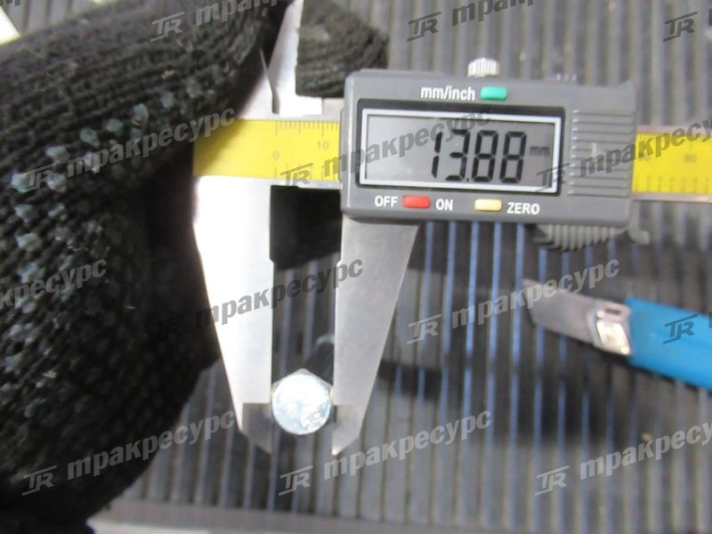 Болт 01103-10100