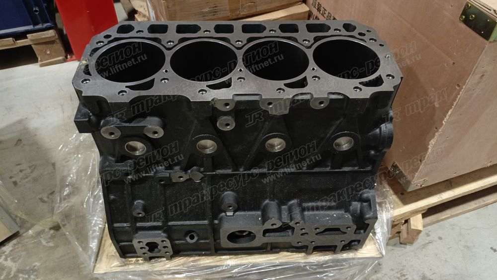 Блок цилиндров двигателя YM729903-01560