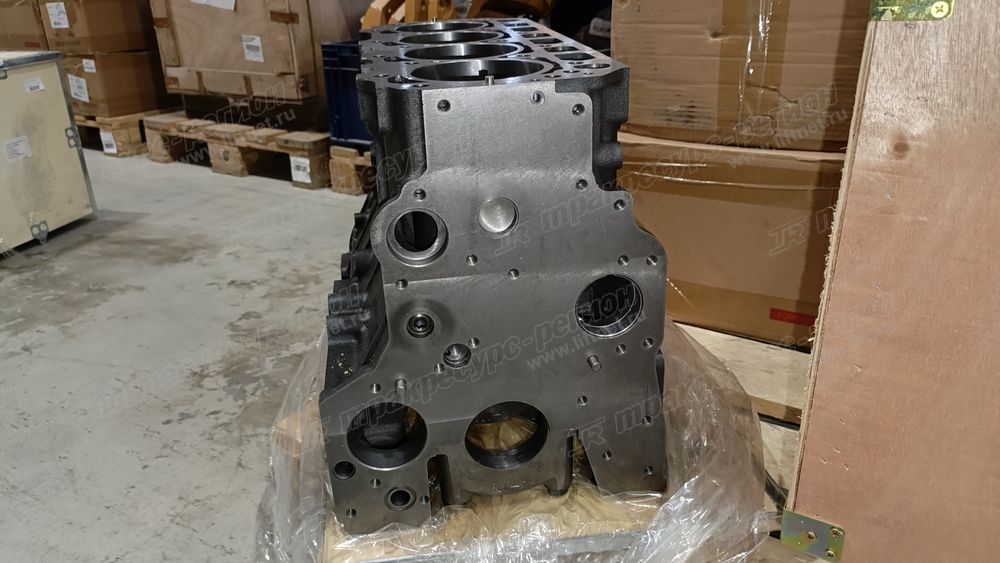 Блок цилиндров двигателя YM729903-01560