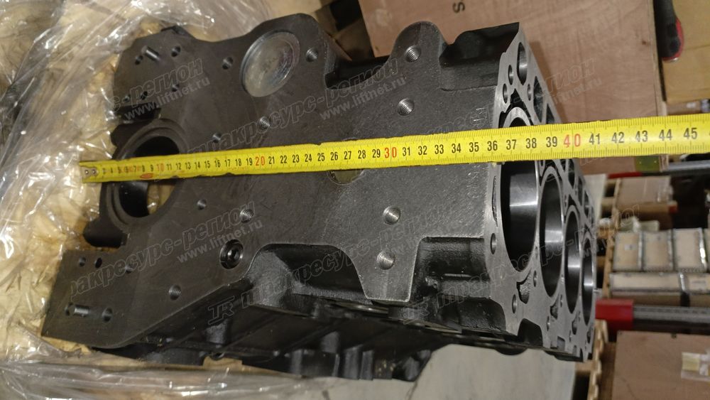 Блок цилиндров двигателя YM729903-01560