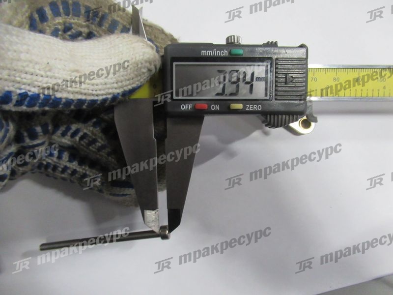 Винт 4411103