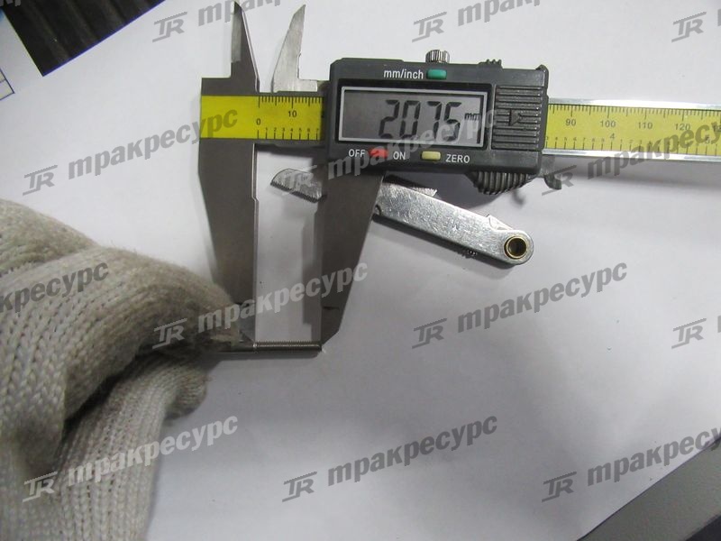 Винт 4411103