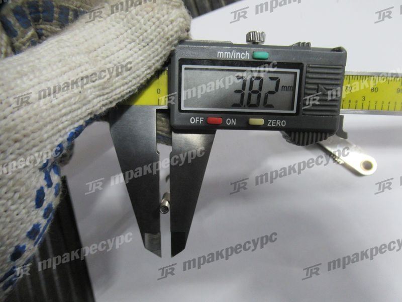 Винт 4411103