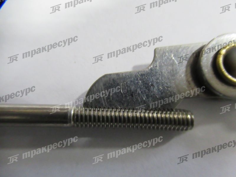 Винт 4411103