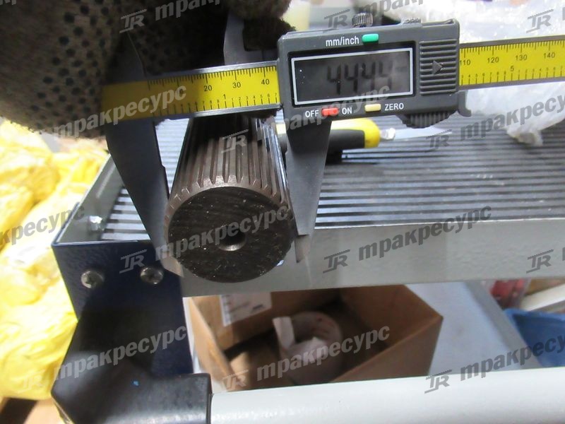 Полуось 214J3-02012