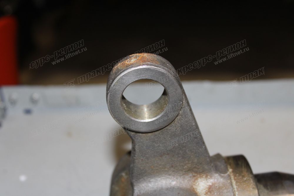 Кулак поворотный правый G27Z4-33301
