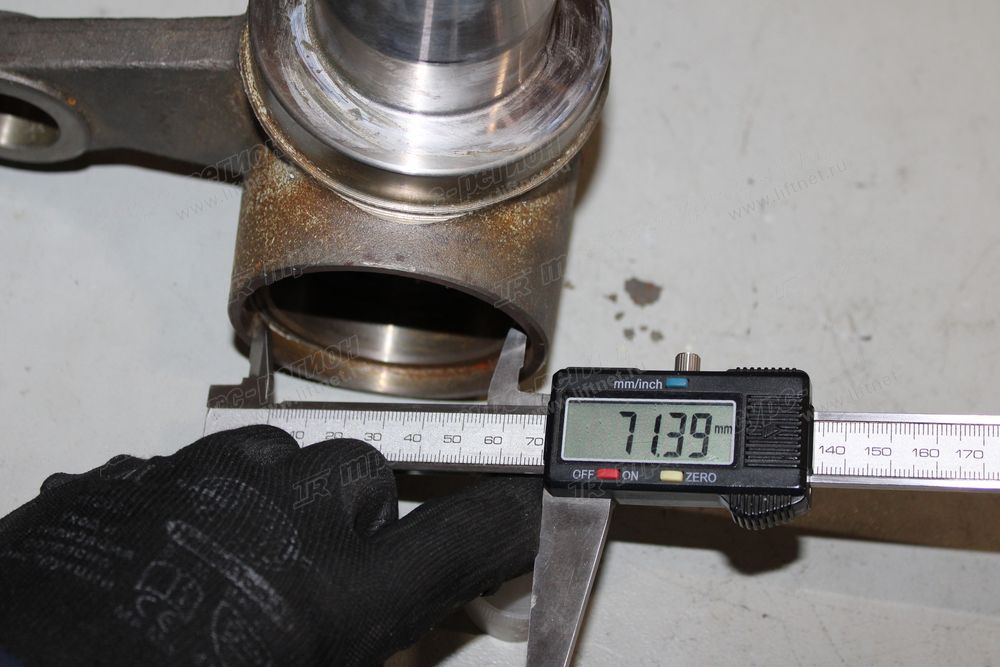 Кулак поворотный правый G27Z4-33301
