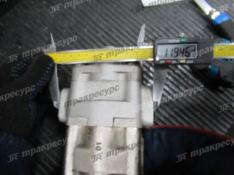 Насос гидравлический 67110-30510-71