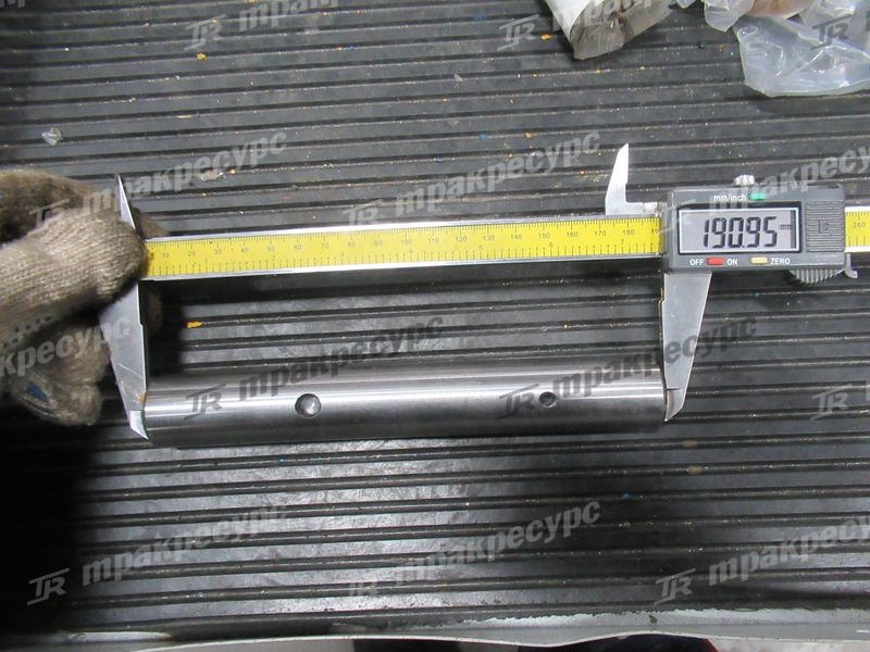 Палец поворотного кулака 3EB-24-41270