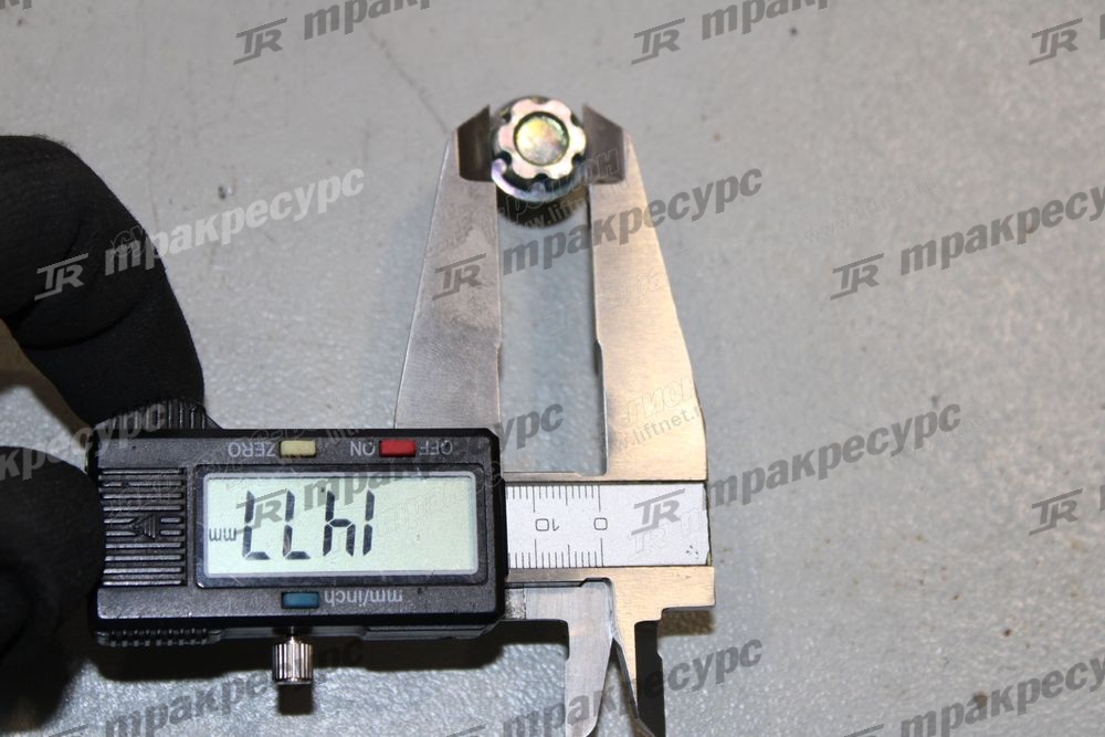 Болт 510F3-82611