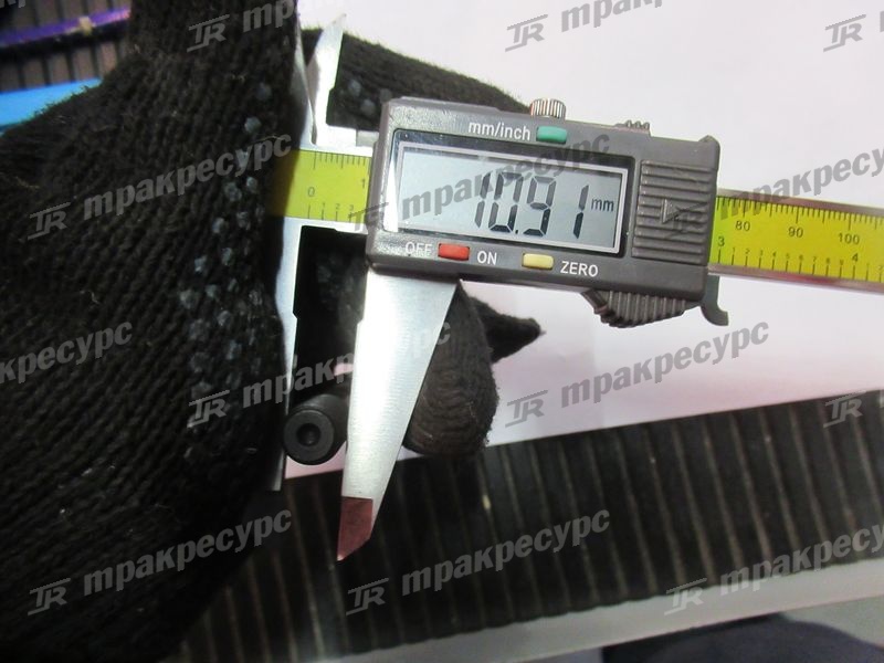 Болт 1004067-X2