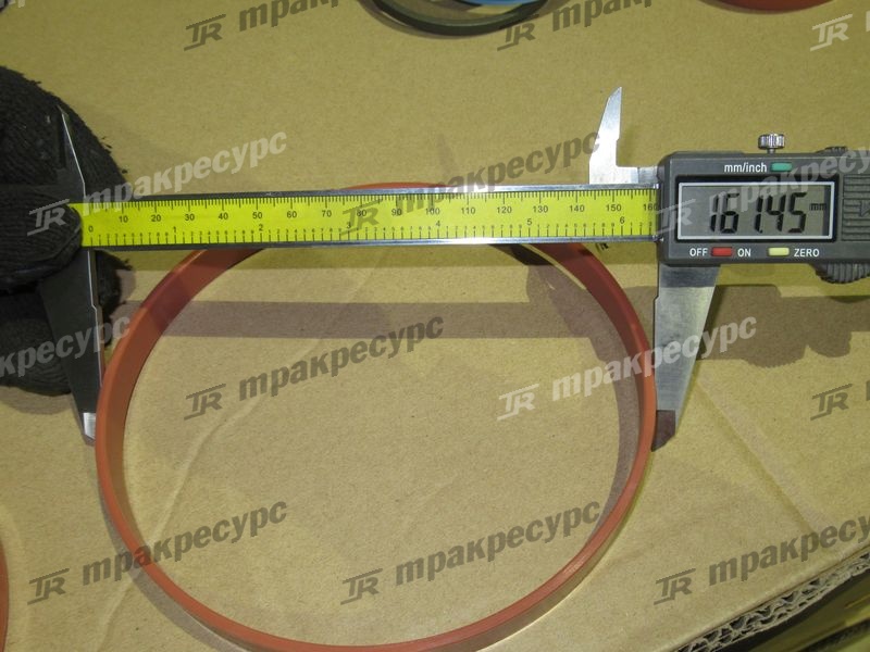 КБЧ цилиндра подъема стрелы 10C1083