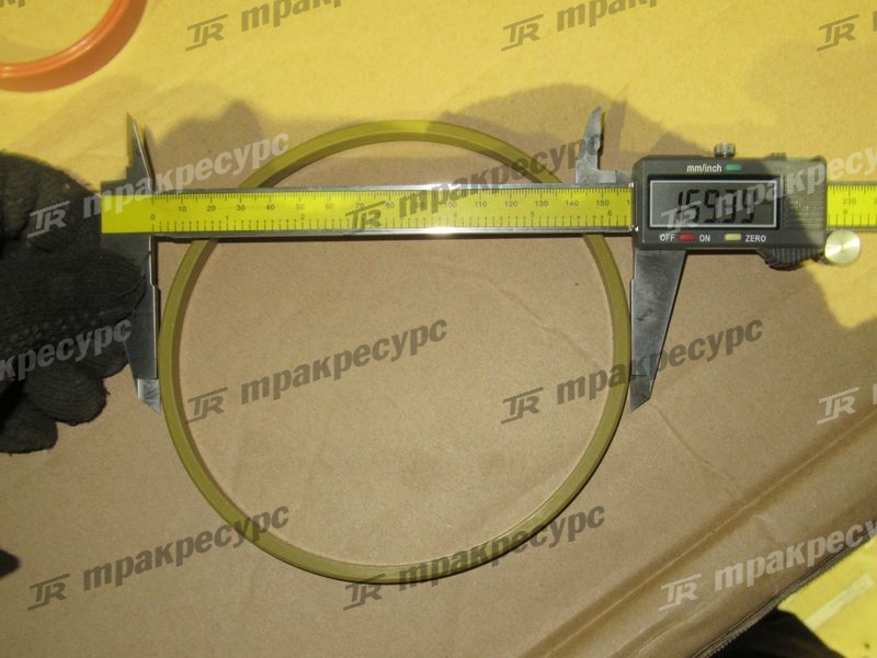 КБЧ цилиндра подъема стрелы 10C1083