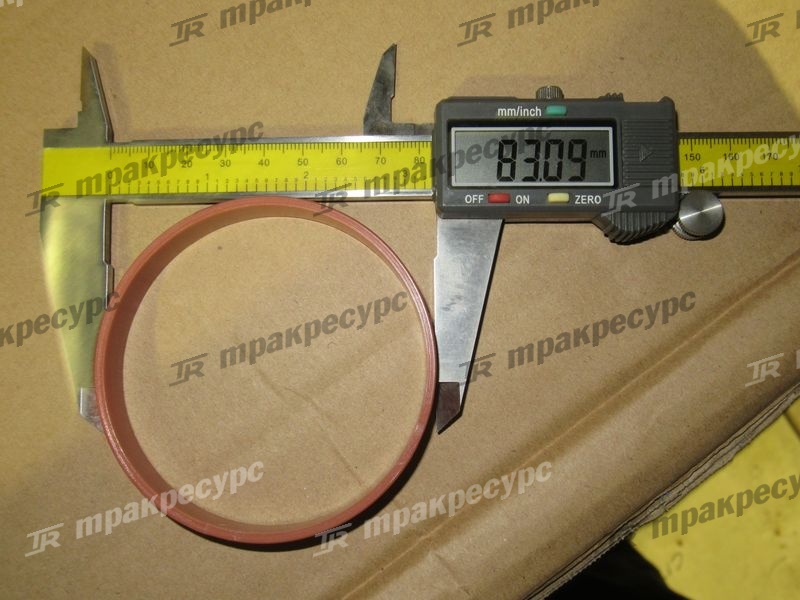 КБЧ цилиндра подъема стрелы 10C1083