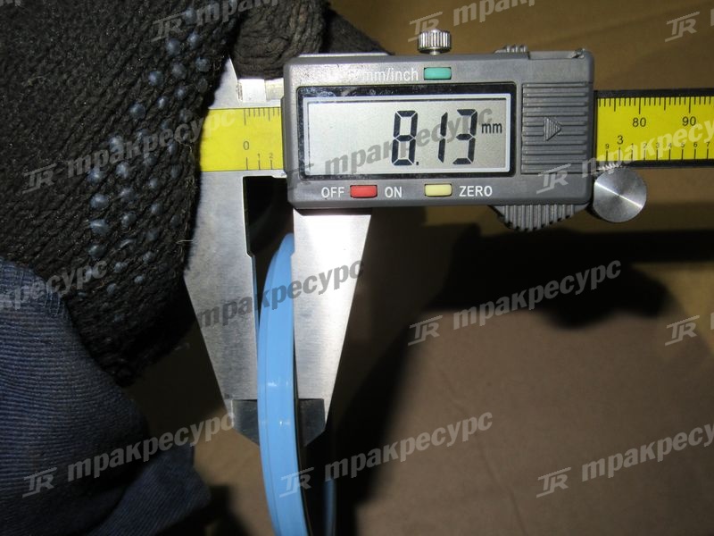 КБЧ цилиндра подъема стрелы 10C1083