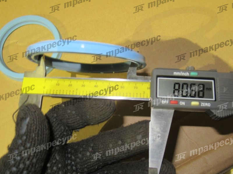 КБЧ цилиндра подъема стрелы 10C1083