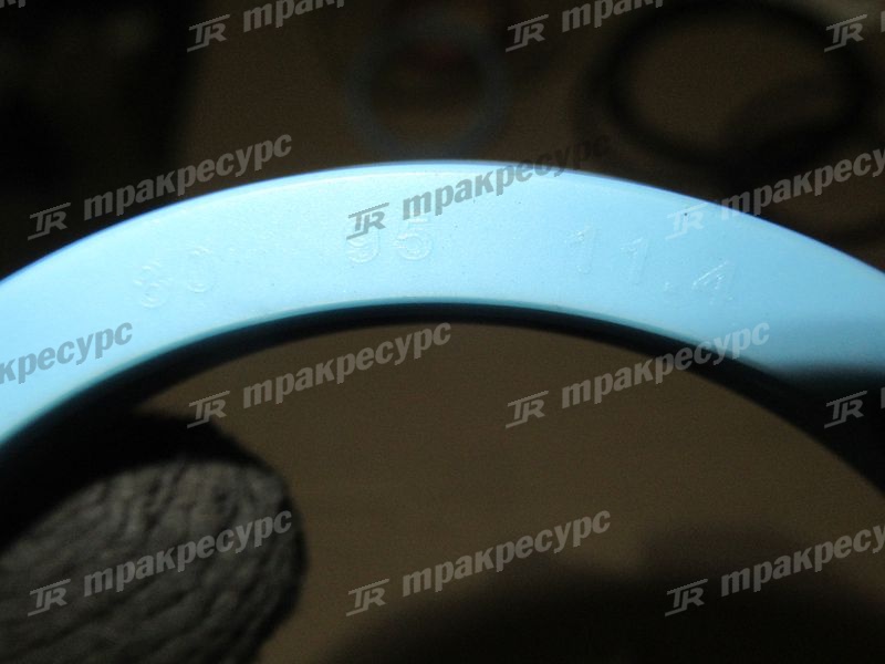 КБЧ цилиндра подъема стрелы 10C1083