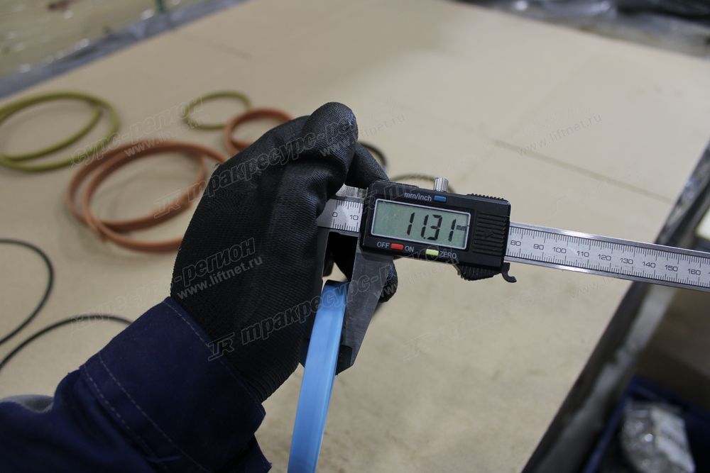 КБЧ цилиндра подъема стрелы 75B0377
