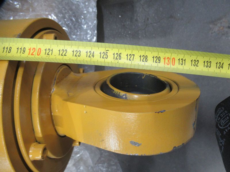 Цилиндр подъема стрелы 10C1083