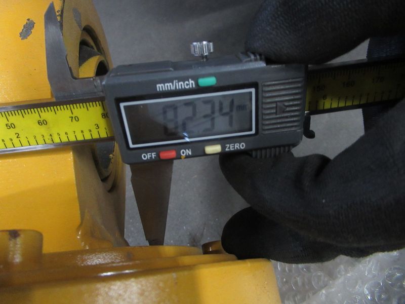 Цилиндр подъема стрелы 10C1083