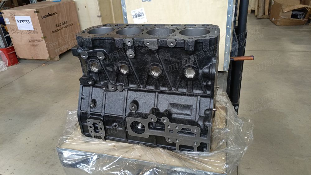 Блок цилиндров двигателя YM729904-01560