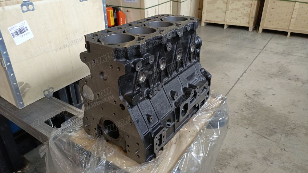 Блок цилиндров двигателя YM729904-01560