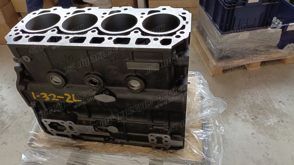 Блок цилиндров двигателя YM729904-01560