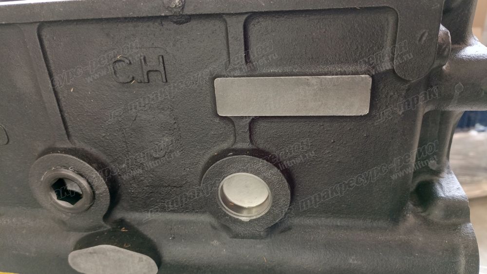 Блок цилиндров двигателя YM729904-01560
