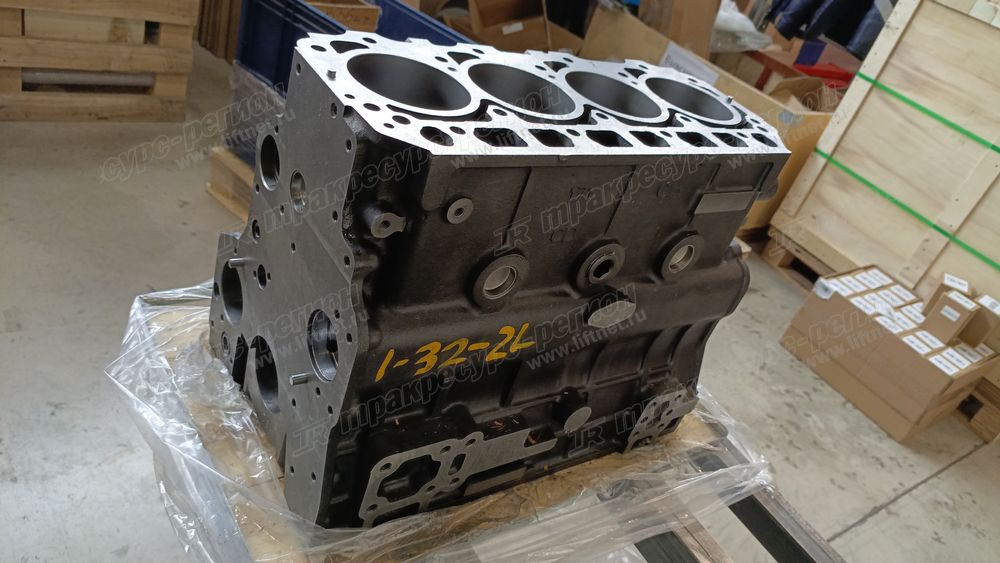 Блок цилиндров двигателя YM729904-01560
