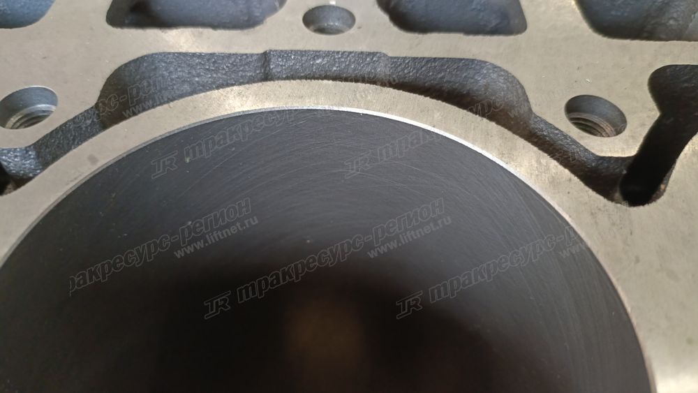 Блок цилиндров двигателя YM729904-01560