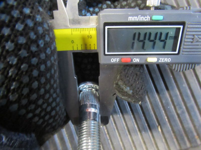 Болт 40222-14H00
