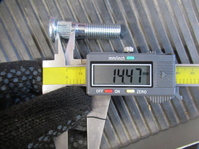 Болт 40222-14H00