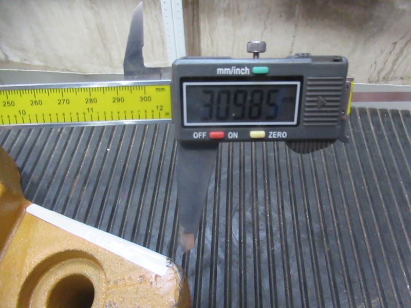 Зуб ковша левый CDM856