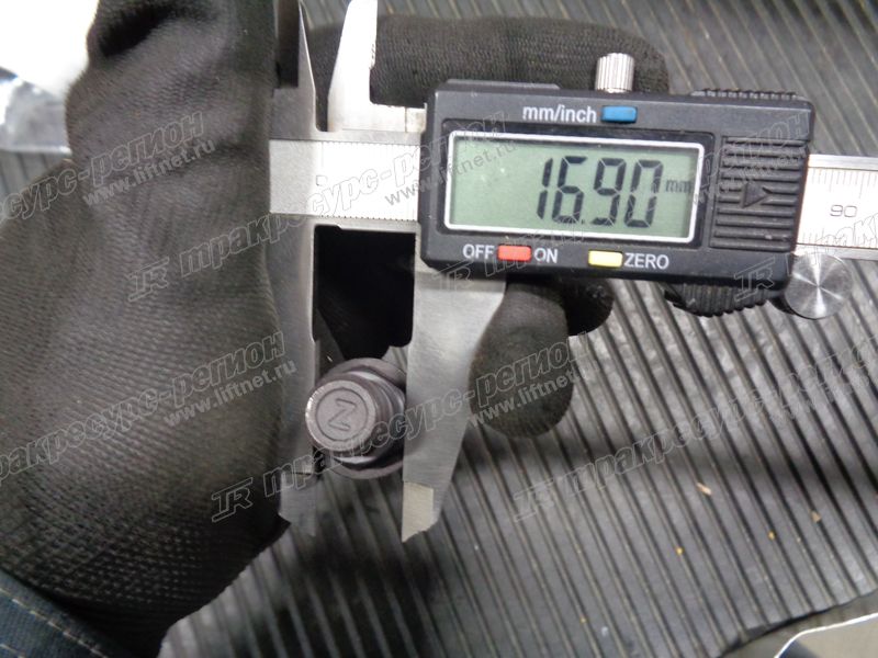 Болт 13037378
