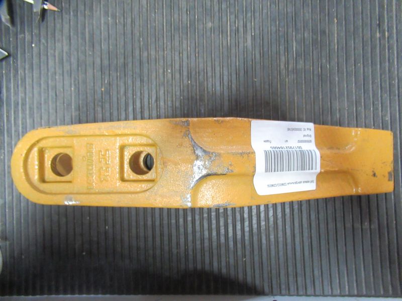 Зуб ковша центральный CDM853/CDM856