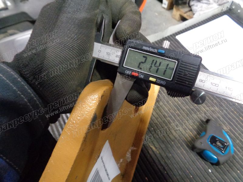 Нож ковша боковой CDM853/CDM856 левый