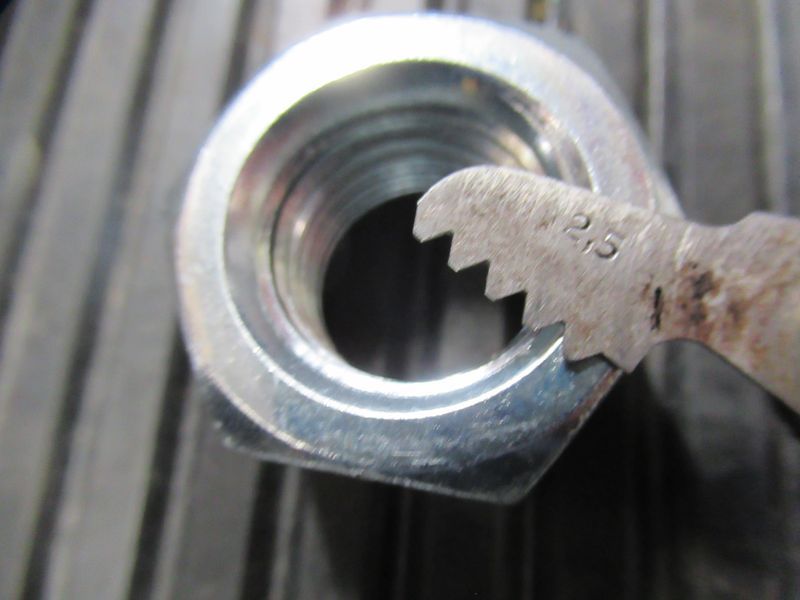 Гайка зуба ковша М20*8