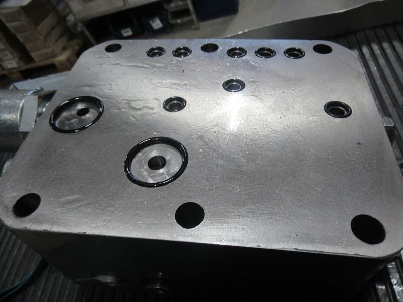 Гидрораспределитель коробки CDM835