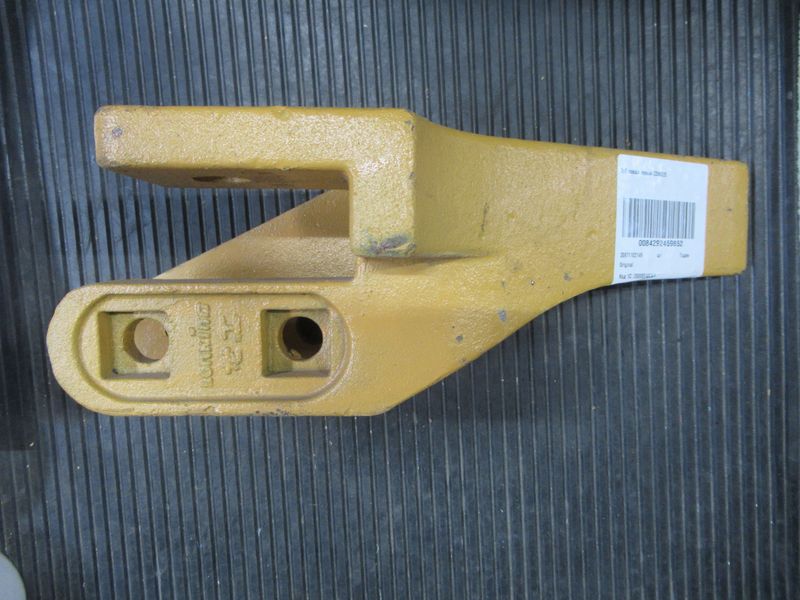 Зуб ковша левый CDM835