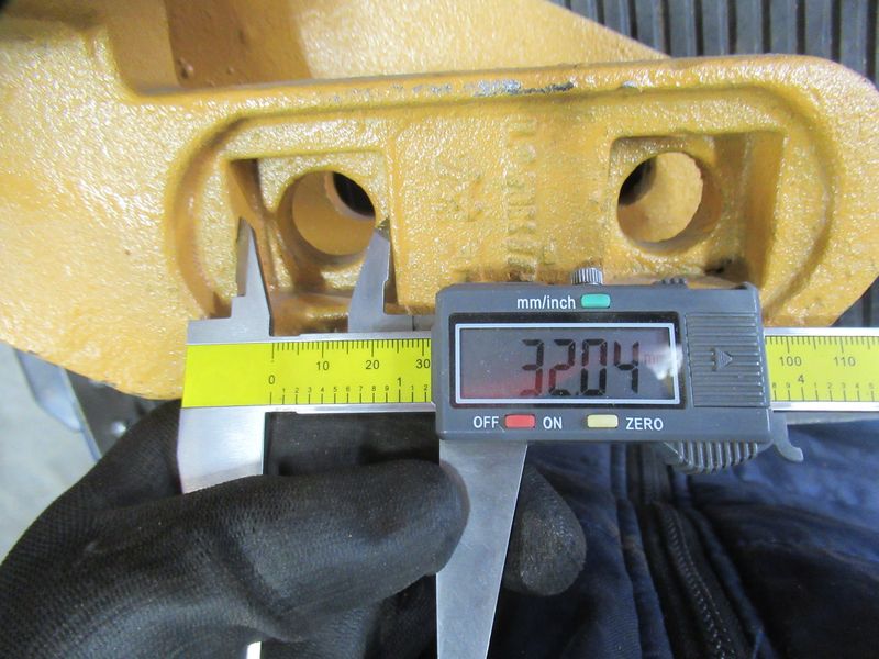 Зуб ковша боковой правый CDM835