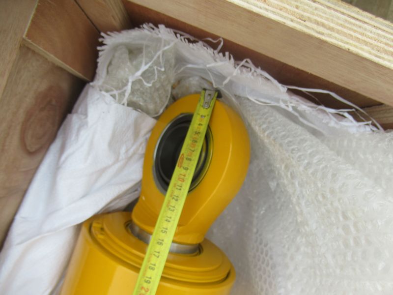 Цилиндр подъема стрелы 16608100270