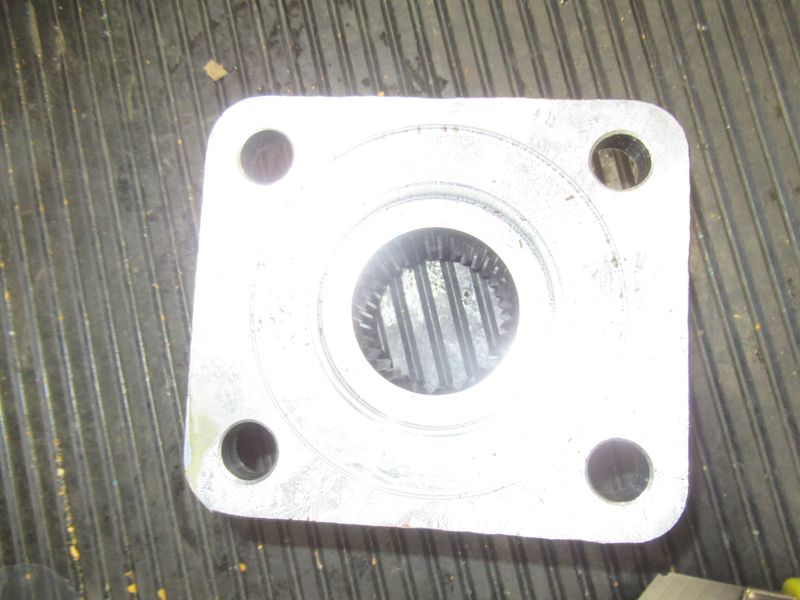 фланец редуктора CDM835