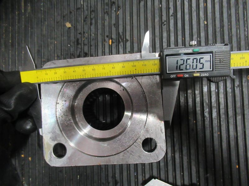 фланец редуктора CDM835