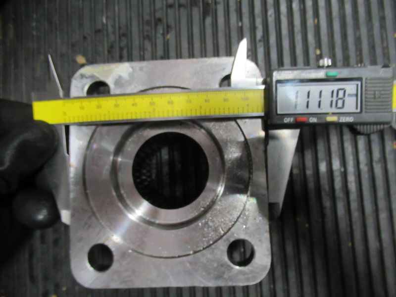 фланец редуктора CDM835