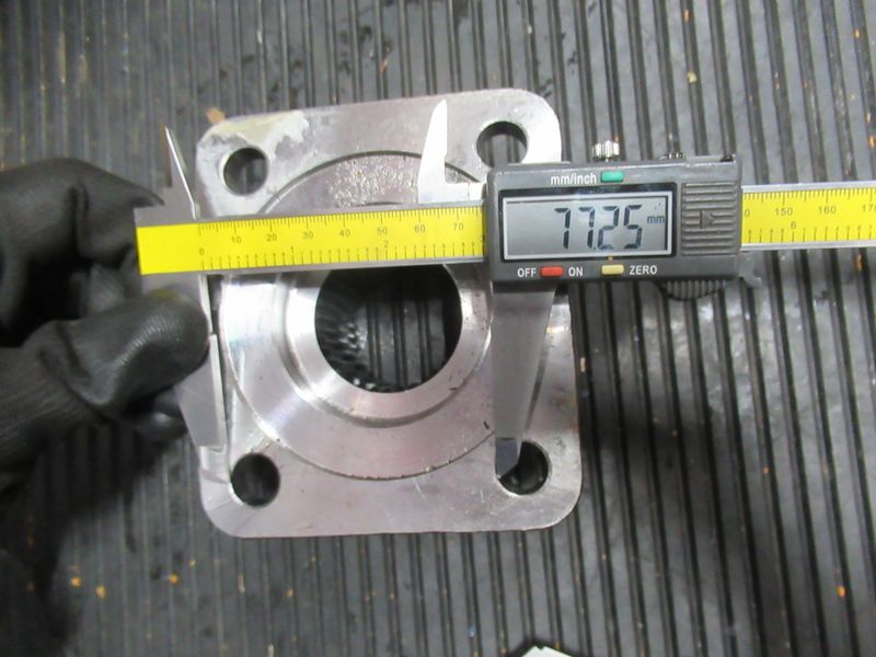 фланец редуктора CDM835